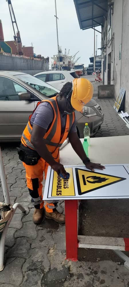 Habiller une flotte de véhicules sans abîmer la carrosserie
